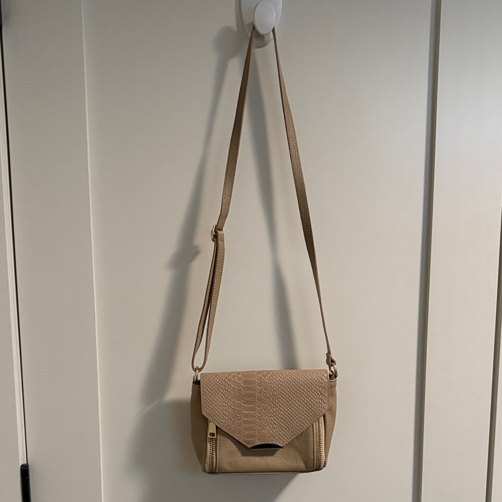 Elegant Tan Crossbody Bag made in Italy